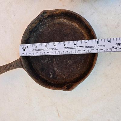Vintage Cast Iron Skillet Pair – Lodge & Grooved Unmarked Pan