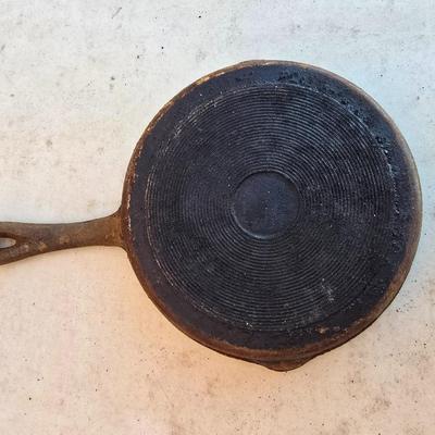 Vintage Cast Iron Skillet Pair – Lodge & Grooved Unmarked Pan