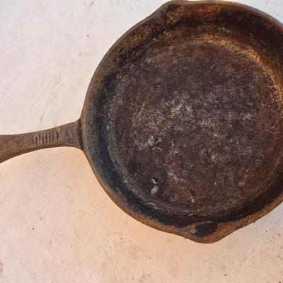 Vintage Cast Iron Skillet Pair – Lodge & Grooved Unmarked Pan