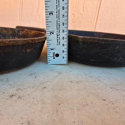 Vintage Cast Iron Skillet Pair – Lodge & Grooved Unmarked Pan