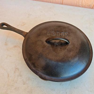 Lodge Cast Iron Skillet with Logo Lid – Classic USA-Made Quality
