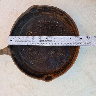 Lodge Cast Iron Skillet with Logo Lid – Classic USA-Made Quality