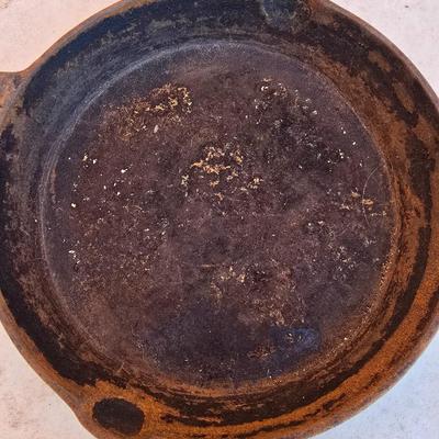 Lodge Cast Iron Skillet with Logo Lid – Classic USA-Made Quality