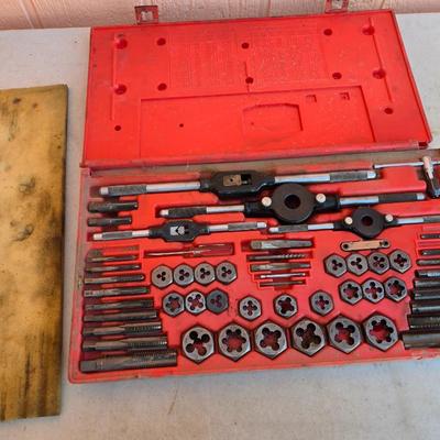 Vintage Tap & Die Set – SAE Threading Kit in Red Case