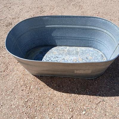 Large Galvanized Metal Wash Tub – Vintage Farmhouse Charm
