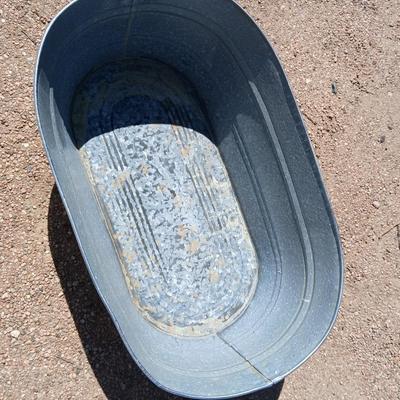 Large Galvanized Metal Wash Tub – Vintage Farmhouse Charm