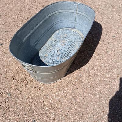Large Galvanized Metal Wash Tub – Vintage Farmhouse Charm
