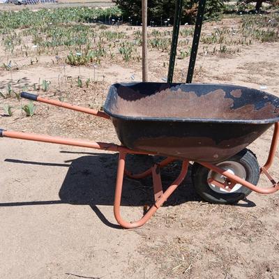 Garden Tool Bundle: Wheelbarrow + Shovel + 2 T-Posts
