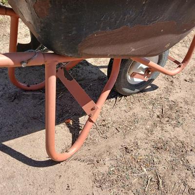 Garden Tool Bundle: Wheelbarrow + Shovel + 2 T-Posts