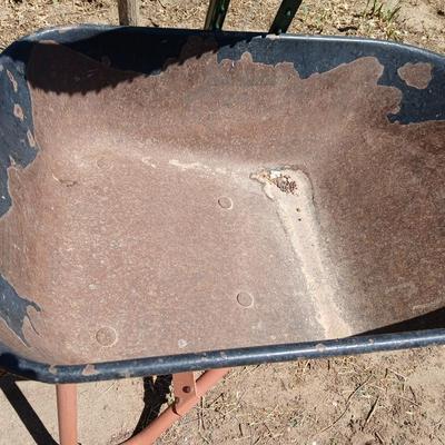 Garden Tool Bundle: Wheelbarrow + Shovel + 2 T-Posts