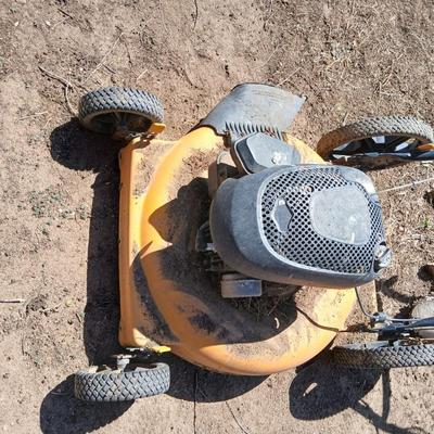 Poulan Pro Push Mower – Briggs & Stratton Engine for parts or repair