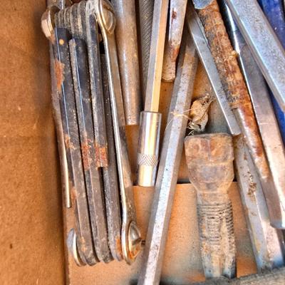 Box Lot: Vintage Chisels, Punches & Taps
