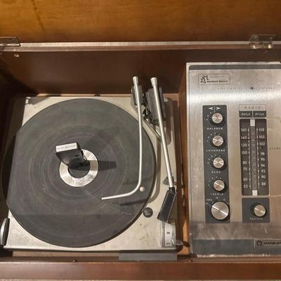 Marque Music Record Player with am fm radio