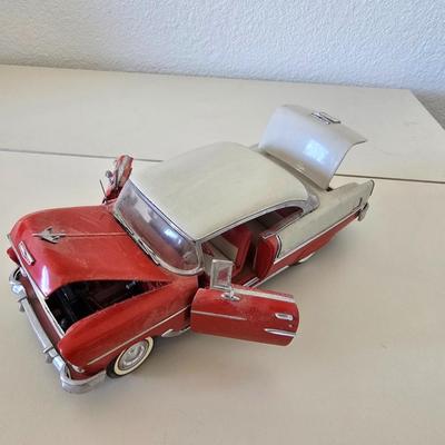 Danbury Mint 1993 Diecast 1955 Chevrolet Bel Air Model Car – Red & White Two-Tone