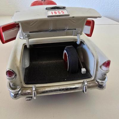Danbury Mint 1993 Diecast 1955 Chevrolet Bel Air Model Car – Red & White Two-Tone