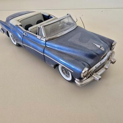 Vintage Blue 1958 Buick Skylark Convertible Die-Cast Model Car – Classic 1950s Style