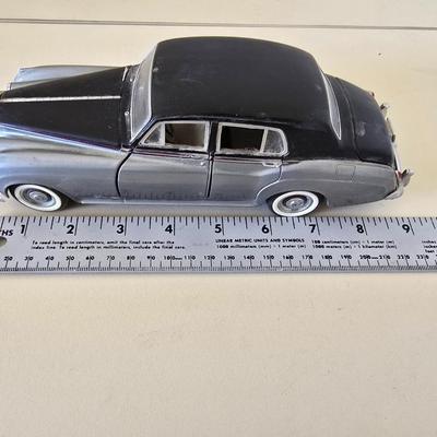Franklin Mint Precision Model 1955 Rolls-Royce Silver cloud Die-Cast Model Car – Two-Tone Black & Silver