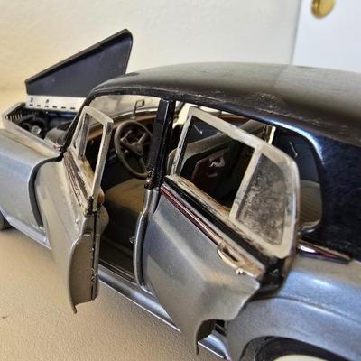 Franklin Mint Precision Model 1955 Rolls-Royce Silver cloud Die-Cast Model Car – Two-Tone Black & Silver