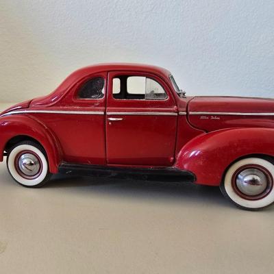 The Danbury Mint 1940 Ford Deluxe Coupe Die-Cast Model – Cherry Red