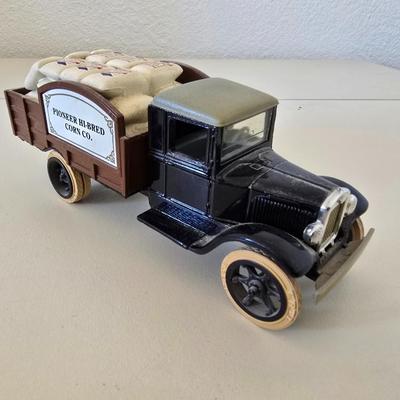 1993 PHII First Edition Vintage 1931 Hawkeye Pioneer Hi-Bred Corn Co. Delivery Truck – Die-Cast Collectible BANK