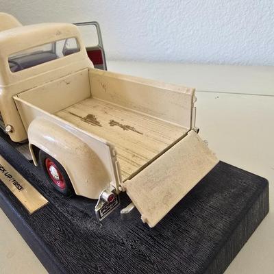 1953 Ford Pick-up truck Die-Cast