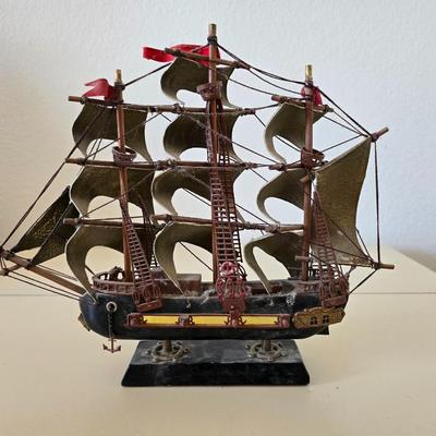 Vintage Tall Ship Model – Handcrafted with Sails & Rigging