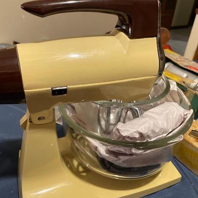 Sunbeam mixer, Krumkake iron, Spritz