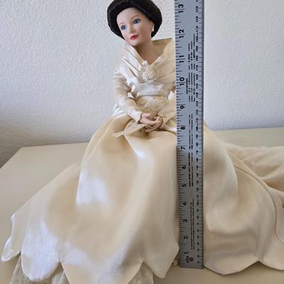 ASHTON DRAKE Vintage Wedding Dress Porcelain Doll (TB-B268 Signed)
