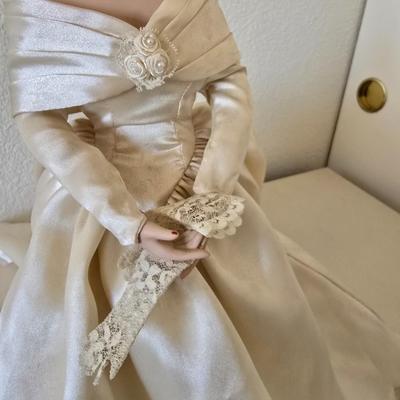 ASHTON DRAKE Vintage Wedding Dress Porcelain Doll (TB-B268 Signed)