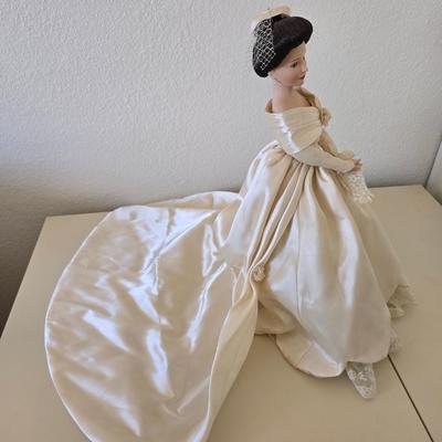 ASHTON DRAKE Vintage Wedding Dress Porcelain Doll (TB-B268 Signed)