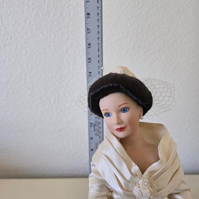 ASHTON DRAKE Vintage Wedding Dress Porcelain Doll (TB-B268 Signed)