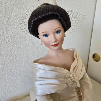 ASHTON DRAKE Vintage Wedding Dress Porcelain Doll (TB-B268 Signed)