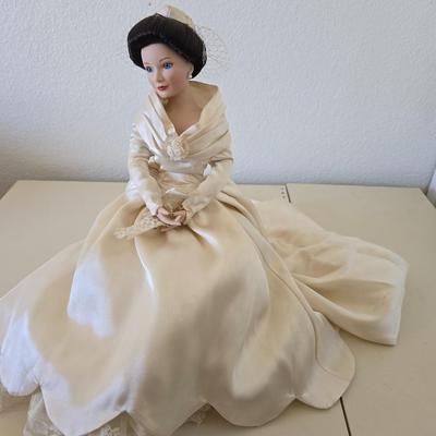 ASHTON DRAKE Vintage Wedding Dress Porcelain Doll (TB-B268 Signed)