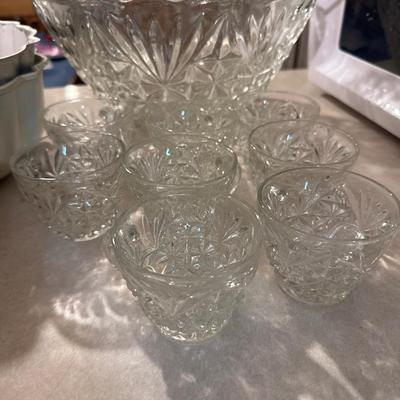 Punch bowl with 8 cups and cake pans