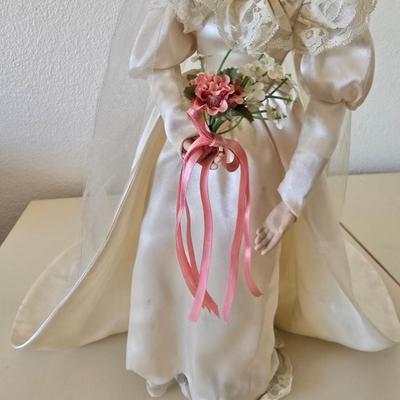 1994 Ashton-Drake Gallery "Betty's 1930's Wedding Dress Doll by Phil Tumminio