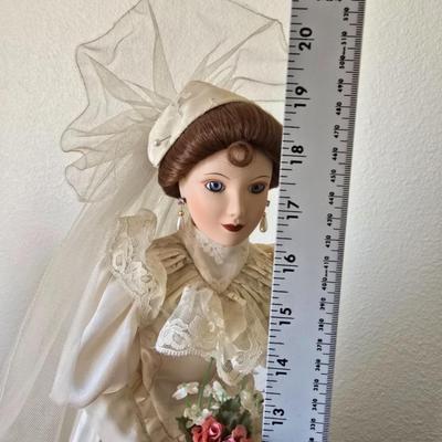 1994 Ashton-Drake Gallery "Betty's 1930's Wedding Dress Doll by Phil Tumminio