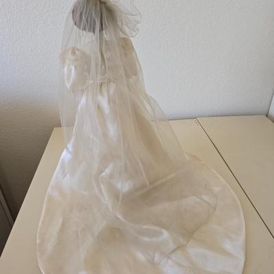 1994 Ashton-Drake Gallery "Betty's 1930's Wedding Dress Doll by Phil Tumminio