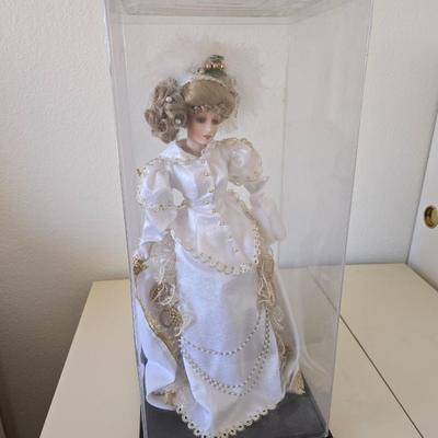 Franklin Mint Heirloom Porcelain Doll – White & Gold Gibson Bride – Limited Edition