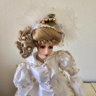 Franklin Mint Heirloom Porcelain Doll – White & Gold Gibson Bride – Limited Edition