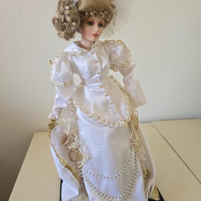 Franklin Mint Heirloom Porcelain Doll – White & Gold Gibson Bride – Limited Edition