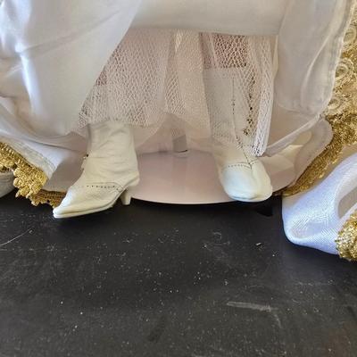 Franklin Mint Heirloom Porcelain Doll – White & Gold Gibson Bride – Limited Edition