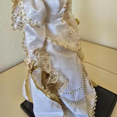 Franklin Mint Heirloom Porcelain Doll – White & Gold Gibson Bride – Limited Edition