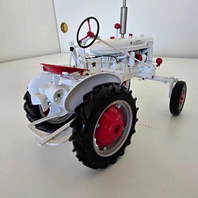 Farmall McCormick Model Tractor – White/Red Collectible Die-Cast