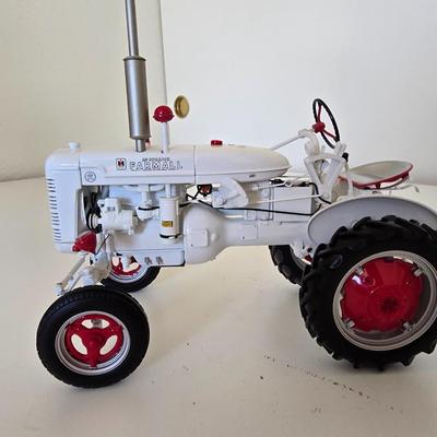 Farmall McCormick Model Tractor – White/Red Collectible Die-Cast