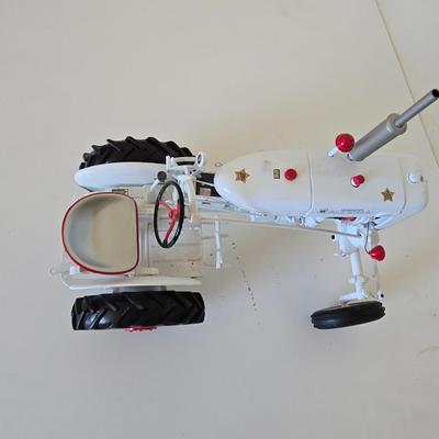 Farmall McCormick Model Tractor – White/Red Collectible Die-Cast