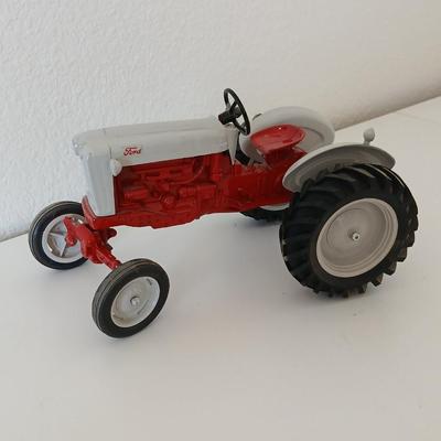 Vintage Ford Tractor Die-Cast Model – Red & Gray