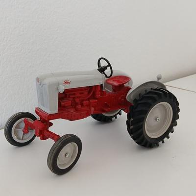 Vintage Ford Tractor Die-Cast Model – Red & Gray