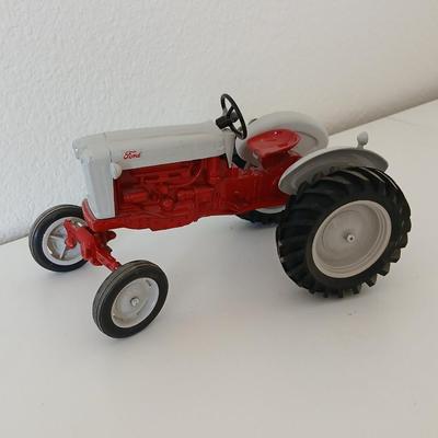 Vintage Ford Tractor Die-Cast Model – Red & Gray