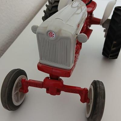 Vintage Ford Tractor Die-Cast Model – Red & Gray