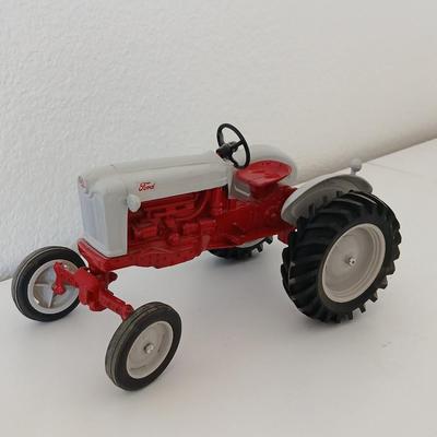 Vintage Ford Tractor Die-Cast Model – Red & Gray